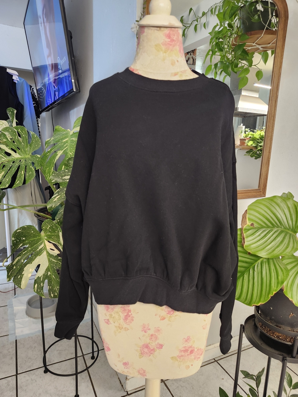 Universal Thread Black Crewneck Sweater